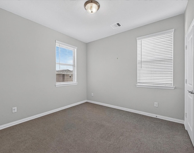 1381 Elaine Drive - Photo Thumbnail 9