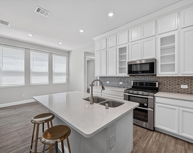 1381 Elaine Drive - Photo Thumbnail 20