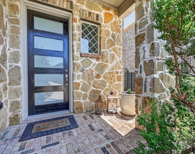 1381 Elaine Drive - Photo Thumbnail 2