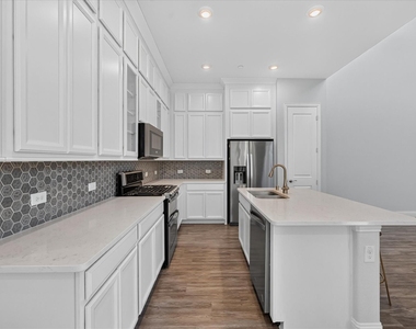 1381 Elaine Drive - Photo Thumbnail 22