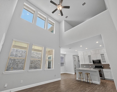 1381 Elaine Drive - Photo Thumbnail 15