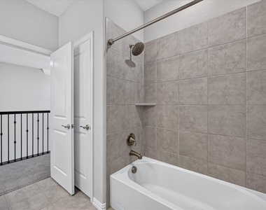 1381 Elaine Drive - Photo Thumbnail 12