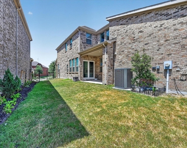 1381 Elaine Drive - Photo Thumbnail 27