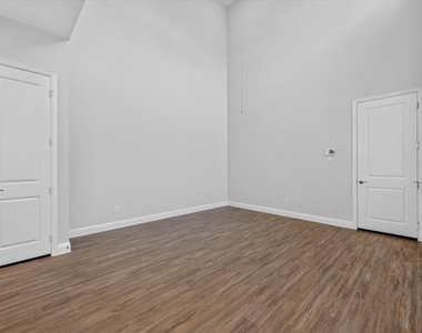 1381 Elaine Drive - Photo Thumbnail 17