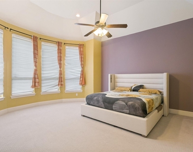 7721 Shackelford Drive - Photo Thumbnail 8