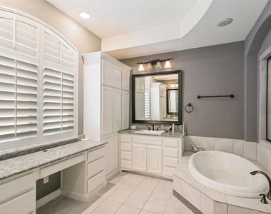 7721 Shackelford Drive - Photo Thumbnail 9
