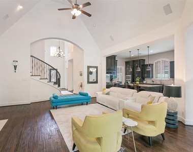 7721 Shackelford Drive - Photo Thumbnail 2