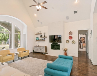 7721 Shackelford Drive - Photo Thumbnail 3