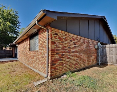 941 Whitehall Drive - Photo Thumbnail 16