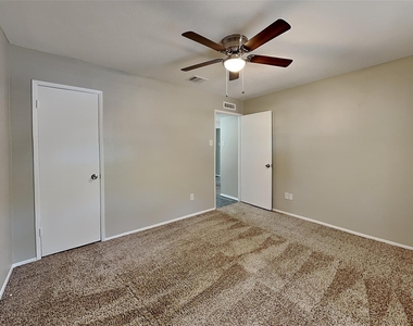 941 Whitehall Drive - Photo Thumbnail 11