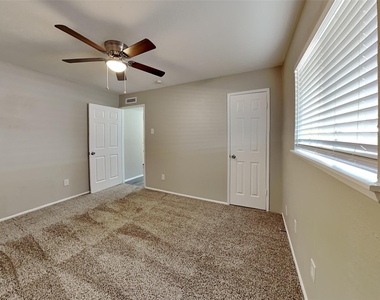 941 Whitehall Drive - Photo Thumbnail 10