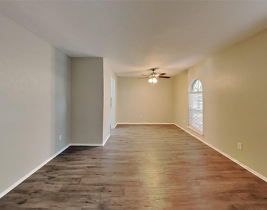 941 Whitehall Drive - Photo Thumbnail 14