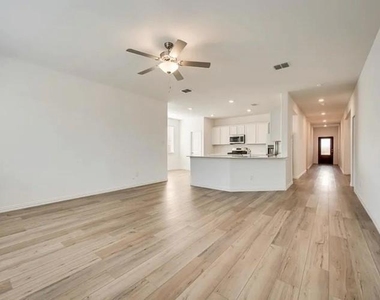 3101 Paruament Drive - Photo Thumbnail 3