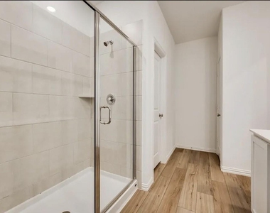 3101 Paruament Drive - Photo Thumbnail 6