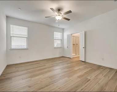 3101 Paruament Drive - Photo Thumbnail 8