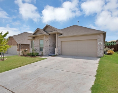 3101 Paruament Drive - Photo Thumbnail 2