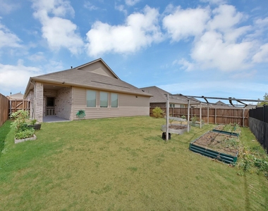 3101 Paruament Drive - Photo Thumbnail 14