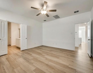 3101 Paruament Drive - Photo Thumbnail 4
