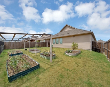 3101 Paruament Drive - Photo Thumbnail 18