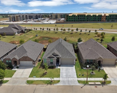 3101 Paruament Drive - Photo Thumbnail 13