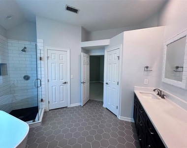 2634 Lakeforest Court - Photo Thumbnail 31