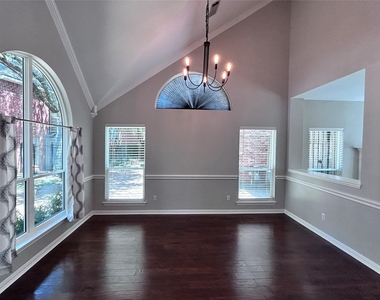 2634 Lakeforest Court - Photo Thumbnail 3