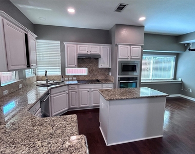 2634 Lakeforest Court - Photo Thumbnail 12