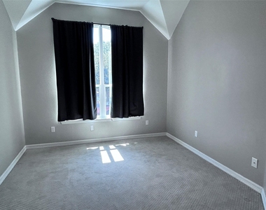 2634 Lakeforest Court - Photo Thumbnail 24