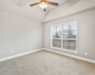 102 Clover Circle - Photo Thumbnail 5