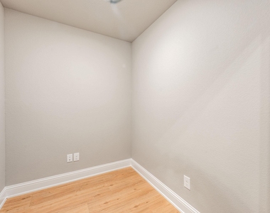 102 Clover Circle - Photo Thumbnail 7