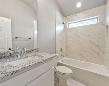 102 Clover Circle - Photo Thumbnail 4