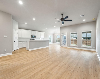 102 Clover Circle - Photo Thumbnail 8