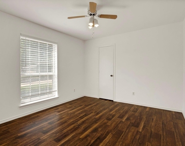 2207 Glen Forest Lane - Photo Thumbnail 12