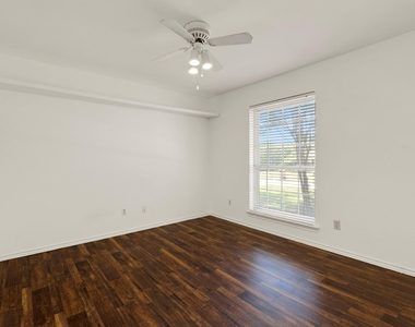 2207 Glen Forest Lane - Photo Thumbnail 14