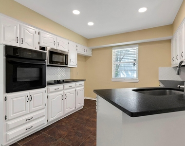 2207 Glen Forest Lane - Photo Thumbnail 5