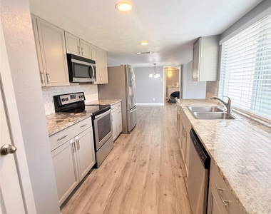 4817 Sprucewood Lane - Photo Thumbnail 13