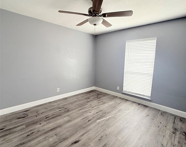 4817 Sprucewood Lane - Photo Thumbnail 7