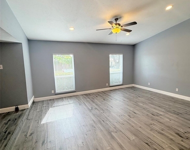 4817 Sprucewood Lane - Photo Thumbnail 2