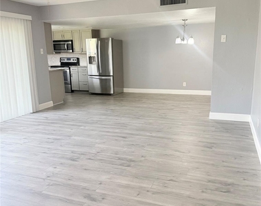 4817 Sprucewood Lane - Photo Thumbnail 12