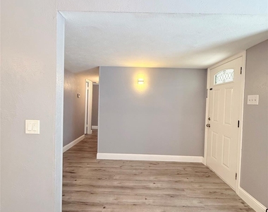 4817 Sprucewood Lane - Photo Thumbnail 3