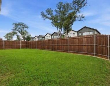 1213 Birchwood Lane - Photo Thumbnail 32