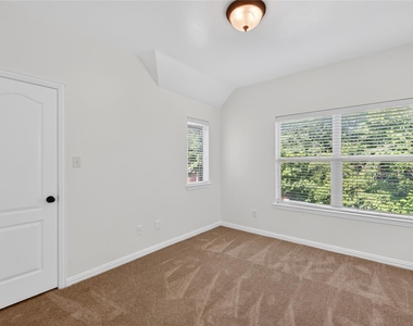 509 Heath Lane - Photo Thumbnail 9