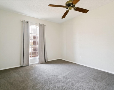 1117 S Thornbush Circle - Photo Thumbnail 7