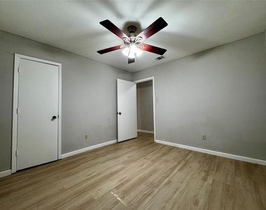 1505 Bellaire Drive - Photo Thumbnail 11