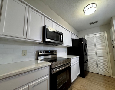 1505 Bellaire Drive - Photo Thumbnail 7