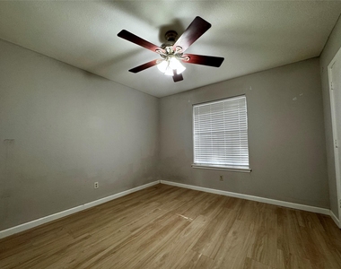 1505 Bellaire Drive - Photo Thumbnail 10