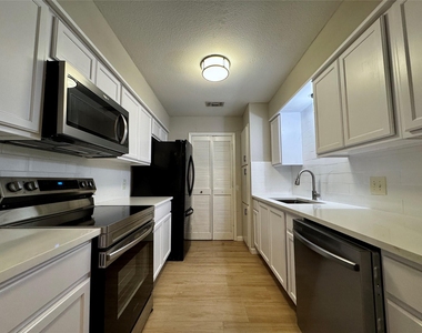 1505 Bellaire Drive - Photo Thumbnail 6