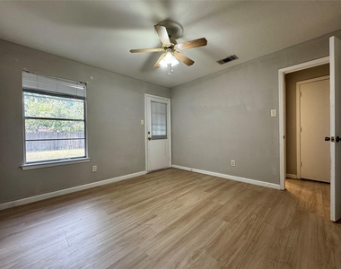 1505 Bellaire Drive - Photo Thumbnail 14