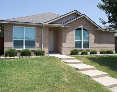 104 Cobblestone Drive - Photo Thumbnail 1