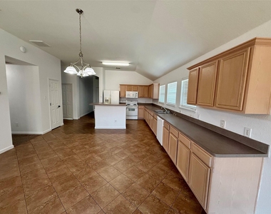 104 Cobblestone Drive - Photo Thumbnail 9